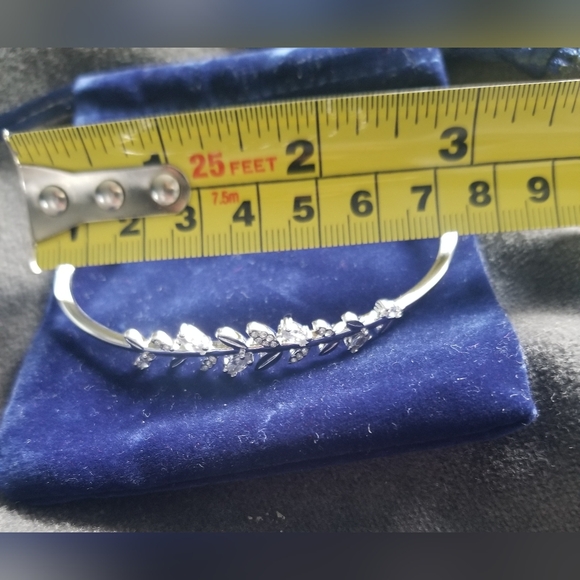 Mayfly Bangle, White, Rhodium plating - Picture 6 of 8